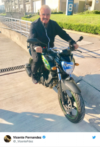Vicente Fernández en moto