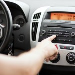 AM/FM domina escucha en el automóvil para Gen Z con un 48%