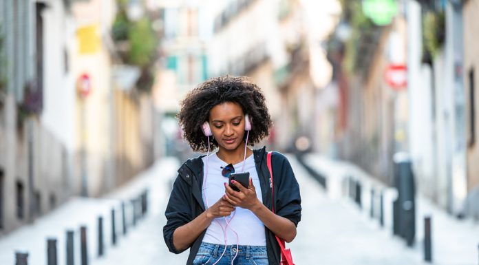 Escucha de radio fuera del hogar está por llegar a los niveles pre-COVID
