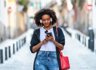 Escucha de radio fuera del hogar está por llegar a los niveles pre-COVID