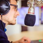 ¡Informar, ayudar y entretener! 3 objetivos principales que debe tener el talento radial