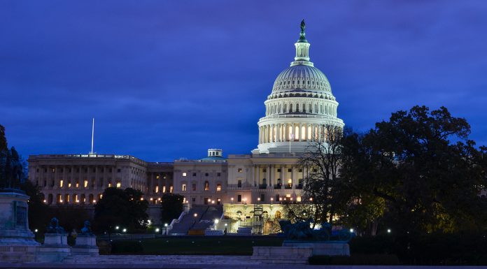 Crece apoyo en ambos lados del debate sobre regalías por tocar música en radio