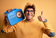 La oportunidad potencial para la radio local es la creación de negocios nuevos