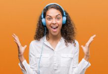 Audiencia hispana lidera crecimiento en demostraciones de audiencia de podcasts