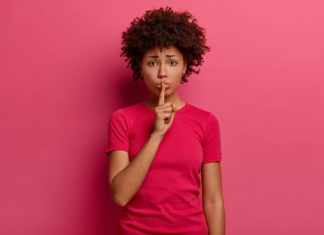 ¿Las ‘muletillas’ al hablar podrían arruinar tu imagen?