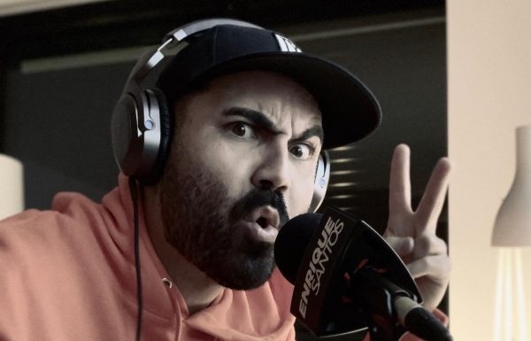 Marc Anthony devuelve broma pesada a locutor Enrique Santos