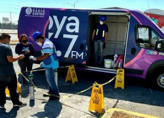 Mariano Osorio y Joya 93.7 FM CDMX rellenan tanques de oxígeno gratuitamente