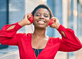 ‘En La Pluma De’: Cómo hacer que los jóvenes escuchen la radio