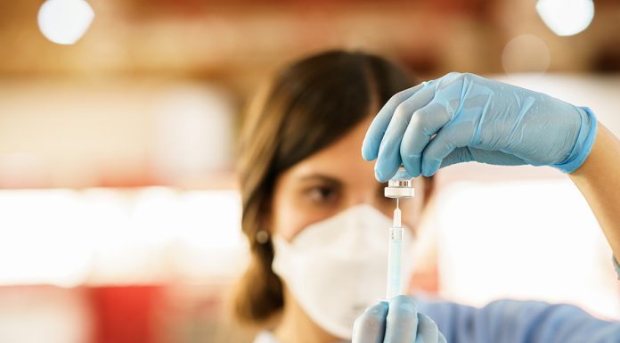 Cumulus vuelve obligatoria vacunación para empleados, ¿Más empresas se unirán?