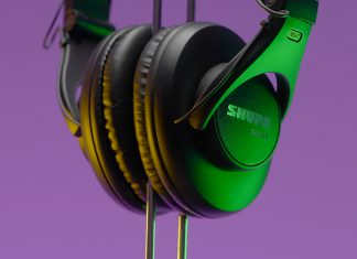 Los consumidores ya no piensan en radio o TV, sino en audio o video