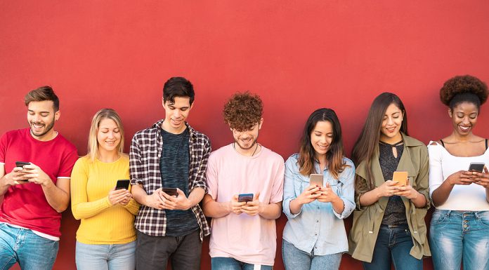 Radio, redes sociales y Podcast: La mejor mezcla publicitaria para alcanzar a jóvenes