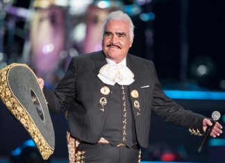 Despiden a Vicente Fernández familiares y miles de fanáticos en la Arena VFG