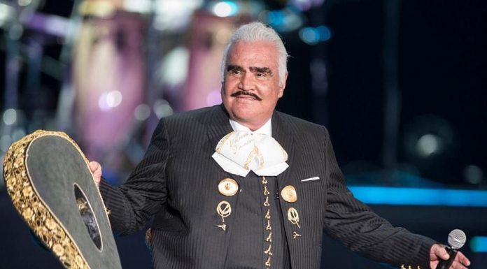 Despiden a Vicente Fernández familiares y miles de fanáticos en la Arena VFG