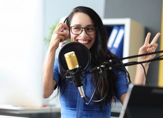 Pon en práctica la nueva oportunidad de negocio con tu banco de locutores