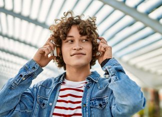 Los hispanos impulsan la escucha de podcasts según iHeartMedia