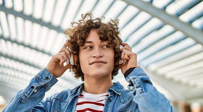 Los hispanos impulsan la escucha de podcasts según iHeartMedia