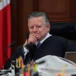 Presidente de SCJN reconoce que es difícil distinguir información de opinión en radio