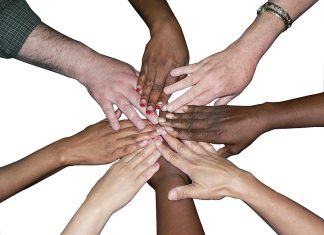 Nielsen ayudará a propietarios de radios minoritarias a obtener datos de audiencias