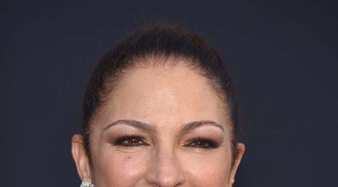 Gloria Estefan pide a representantes pago justo para la música reproducida en radio