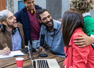 ¿Crees que la radio debe involucrarse en los movimientos sociales? Conoce más sobre esto