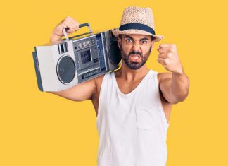 ¿Por qué interrumpes y cortas las canciones al aire?