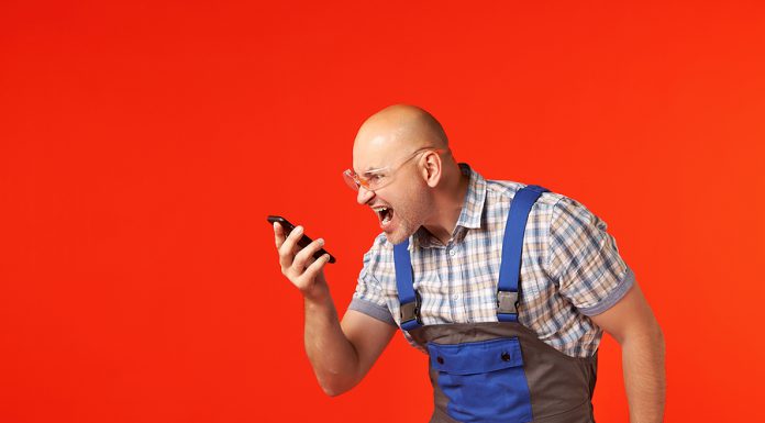 ¡Aprende a lidiar por teléfono con clientes enojados!