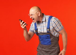 ¡Aprende a lidiar por teléfono con clientes enojados!