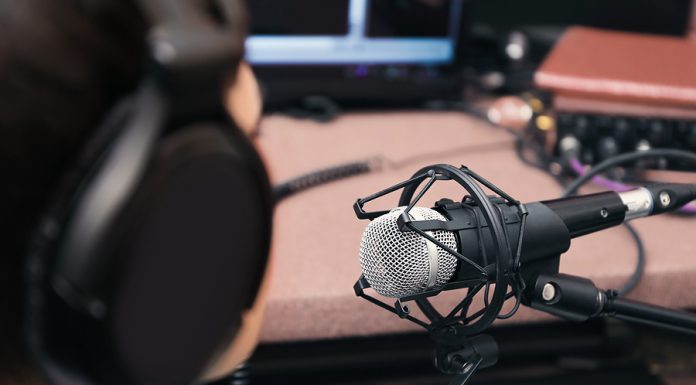 ¿Cómo conectar con el oyente al abrir un segmento hablado en la radio?