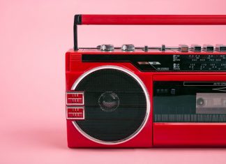 Radio, televisión y redes sociales, medios más usados por niños indígenas mexicanos