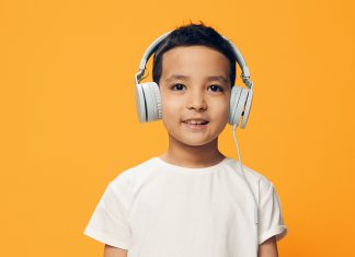 Gen Alpha adopta los podcasts a una temprana edad y padres disfrutan de ello