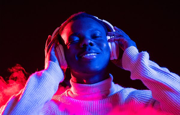 Oyentes continúan conectados con el audio digital sin mostrar otro interés, según estudio