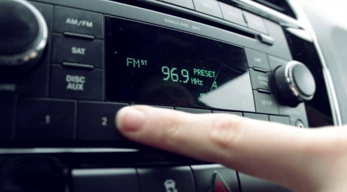Especialistas en marketing y agencias redescubren el potencial de AM/FM en el auto
