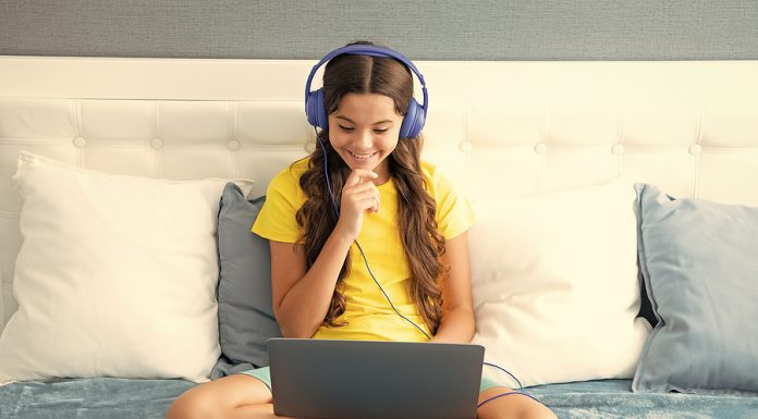 Un estudio analiza por qué los niños escuchan podcasts y por qué otros no
