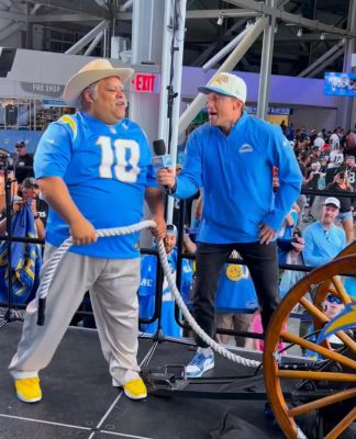 Fiesta hispana en estadio de los Chargers con la Qué Buena en Los Ángeles