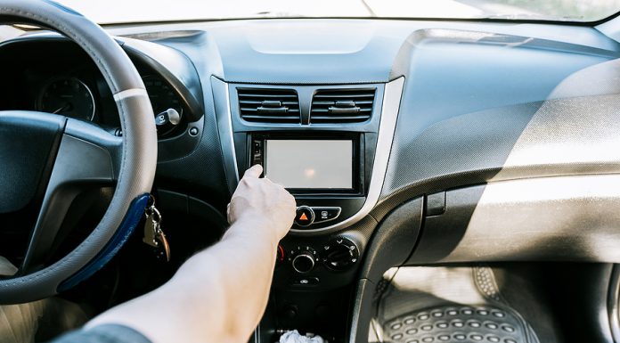 AM/FM sigue siendo la mejor opción de audio para el automóvil