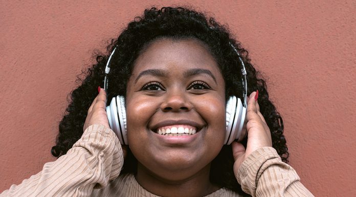 ¿Quieres que tu empresa de radio llegue a la Gen Z? Lanza Podcasts