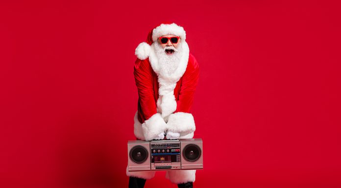 ¿Vas a cambiar tu emisora al formato navideño? Checa esto antes de hacer el giro