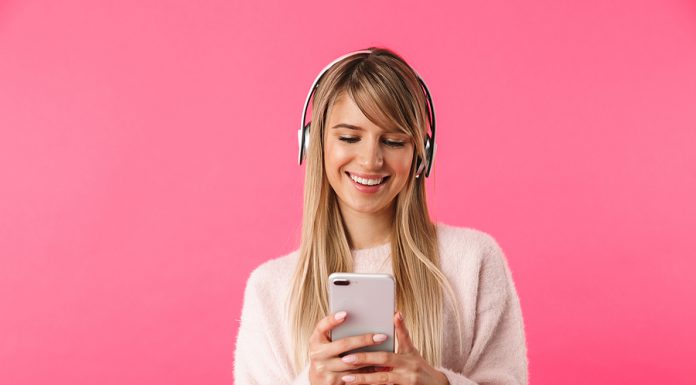 Grupos radiofónicos hispanos en EE.UU más escuchados online / diciembre 2023