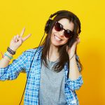 ¿Cómo distribuyen el tiempo dedicado al audio los jóvenes de 13 a 22 años?