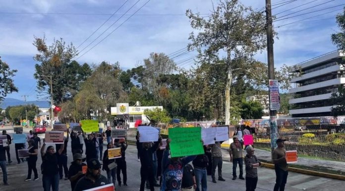 Trabajadores de Radio Televisión Veracruz protestan; exigen seguridad