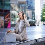 Grupos radiofónicos hispanos en EE. UU. más escuchados online / octubre 2024