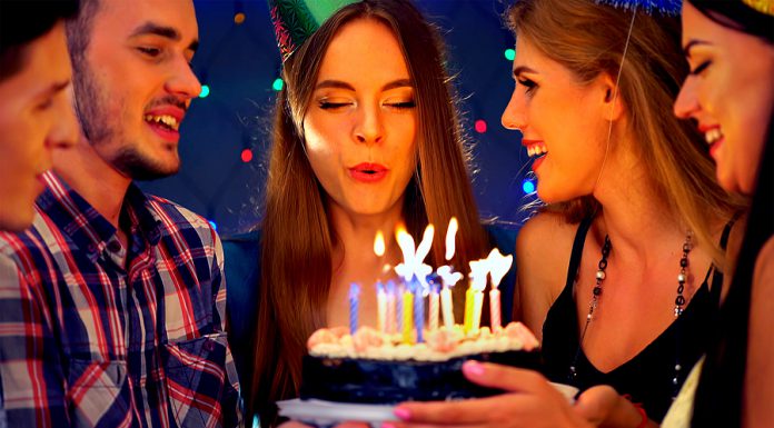 ¿Festejas los aniversarios de tus locutores en la radio?