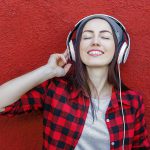 Grupos radiofónicos hispanos en EE. UU. más escuchados online / enero 2025