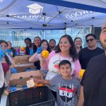 Emisoras reparten despensas a migrantes que no han podido trabajar