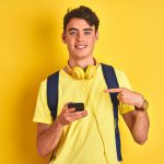 Grupos radiofónicos hispanos en EE. UU. más escuchados online / abril 2025