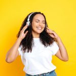 Grupos radiofónicos hispanos en EE. UU. más escuchados online / julio 2025