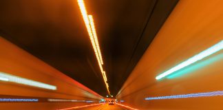 Radio en 2025: ¡Ve en grande o quiebra!