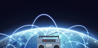 Revolución digital: AM/FM sigue en pie como el único medio que conecta con todos