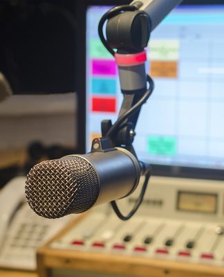 Cómo recolectar material para su turno o programa de radio