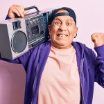 El podcast se reinventa con la llegada masiva de oyentes mayores